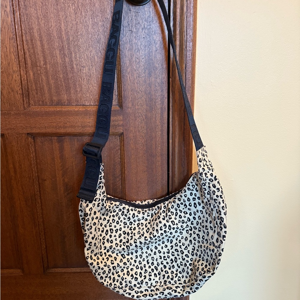 Baggu Black and Cream Animal Print Shoulder Bag